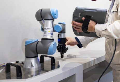 採用担当【クラウド・IoT開発エンジニア】（正社員）のサムネイル画像